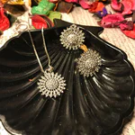 delicate pendant earring