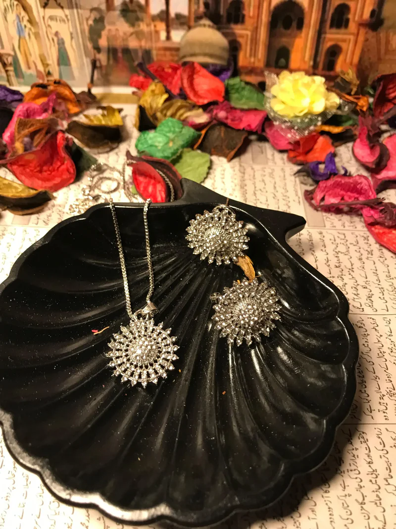 delicate pendant earring