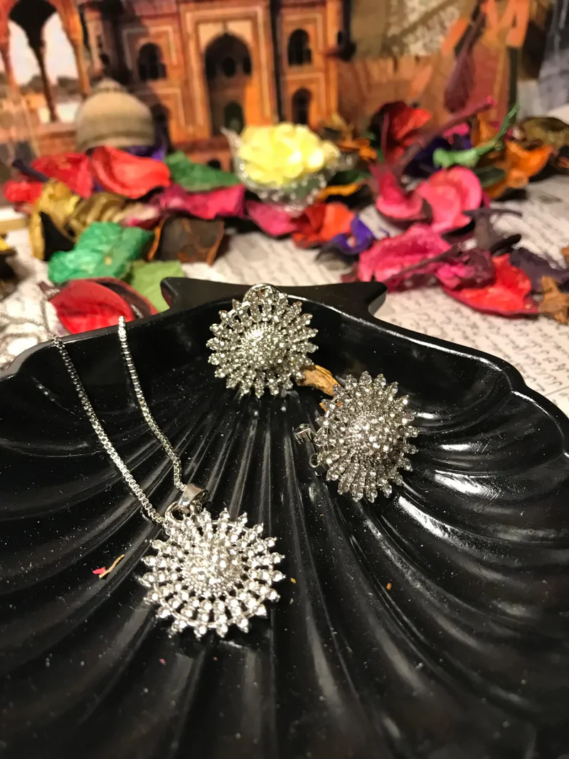 delicate pendant earring