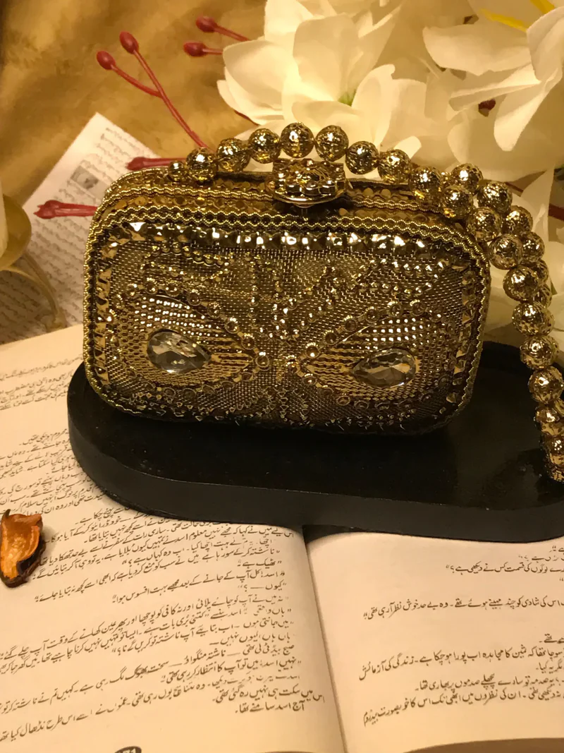 Metal Antique Clutch - Adorable (3)