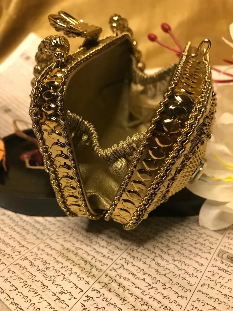 Metal Antique Clutch - Adorable (3)