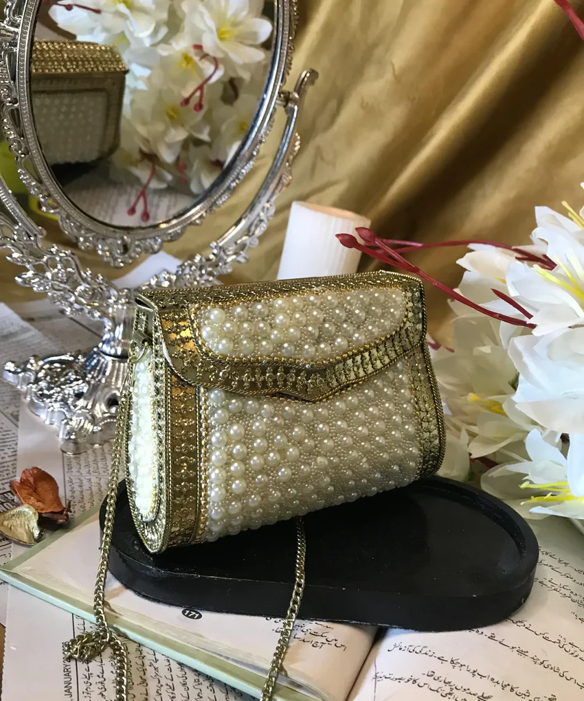 Aesthetic White Pearl Clutch Bag