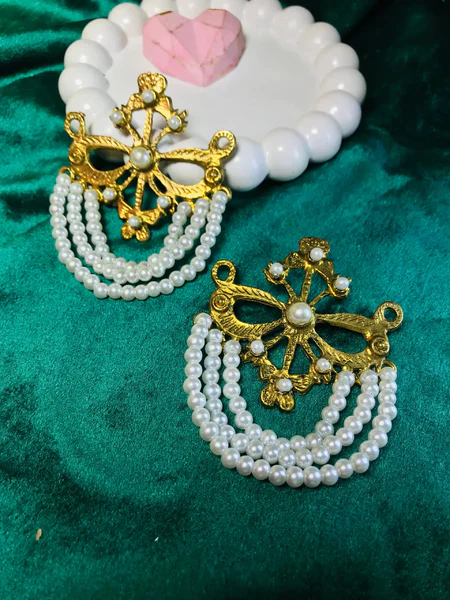 Brilliant White Pearl Earrings (1)