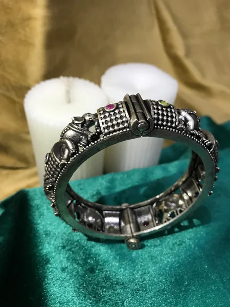 Fancy Unique Silver Bracelet Design for Girl