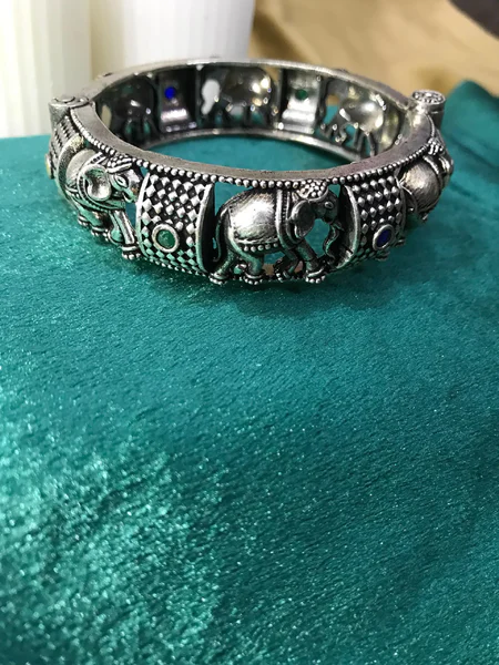 Fancy Unique Silver Bracelet Design for Girl