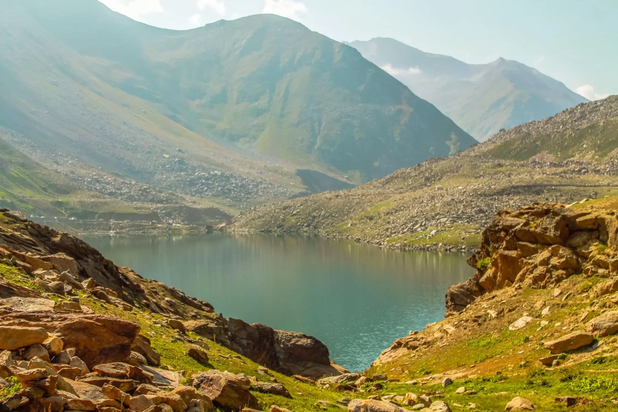 Lulusar Lake