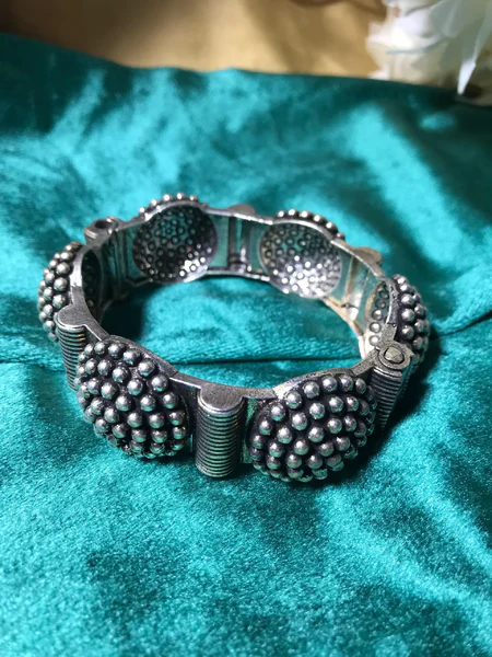 silver kada design for girl