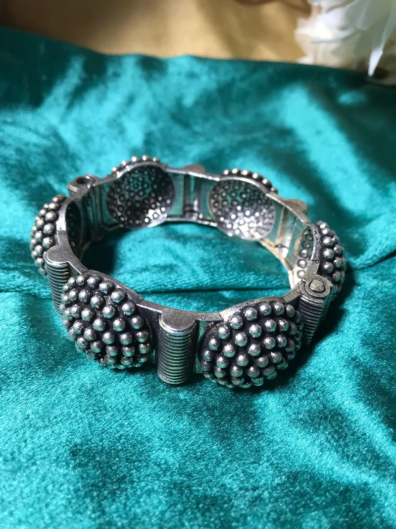 silver kada design for girl
