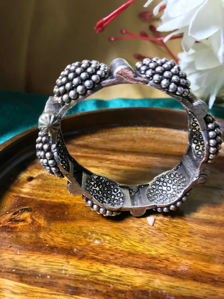silver kada design for girl
