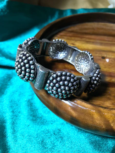 silver kada design for girl