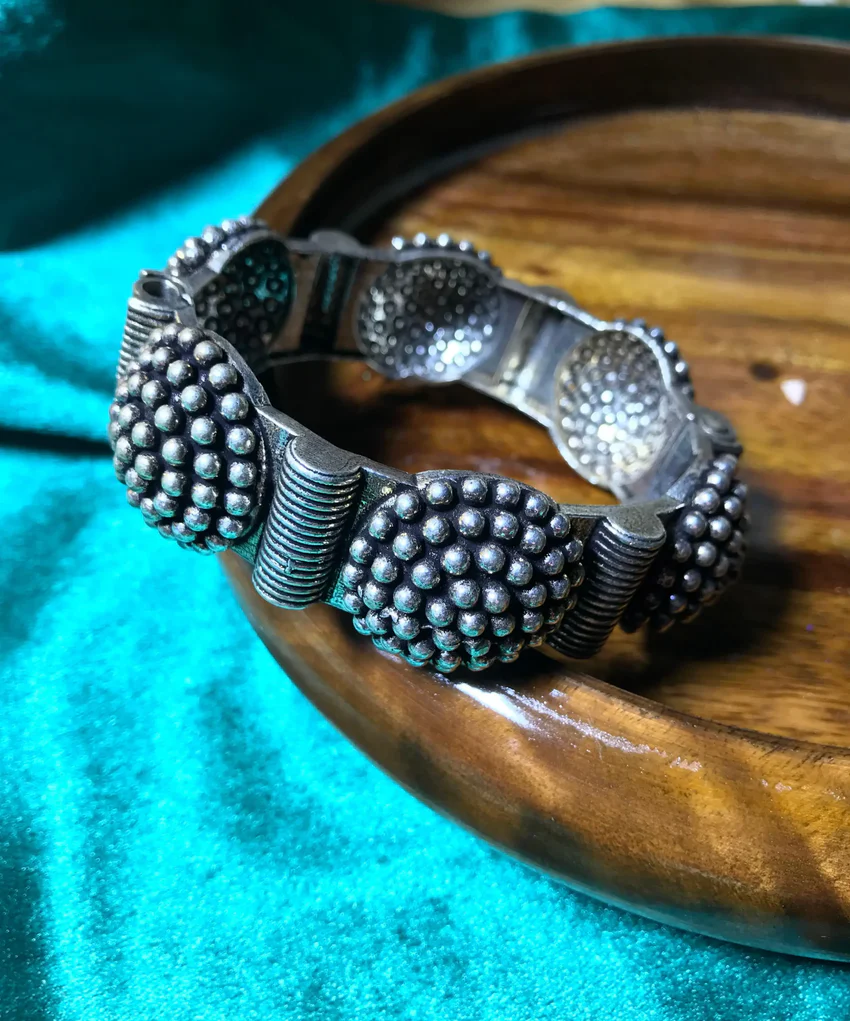 silver kada design for girl