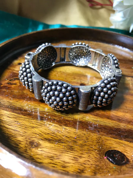 silver kada design for girl