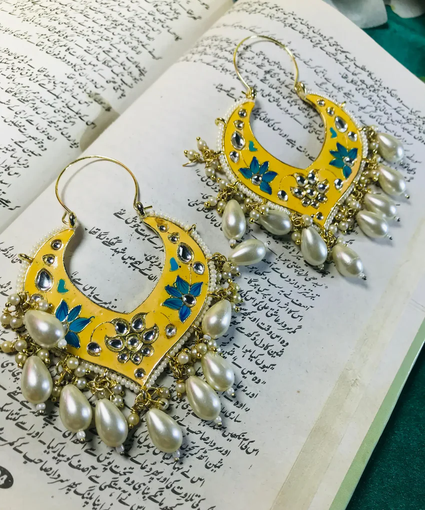 Chic & Striking: Chunky Hoop Earrings That Turn Heads