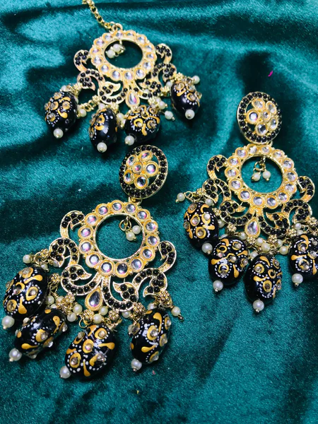 Discover the elegance of Tikka Jewellery, where tradition meets modern design. Explore our exquisite collection of handcrafted pieces for every occasion.
