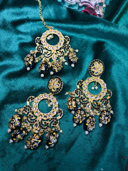 Discover the elegance of Tikka Jewellery, where tradition meets modern design. Explore our exquisite collection of handcrafted pieces for every occasion.